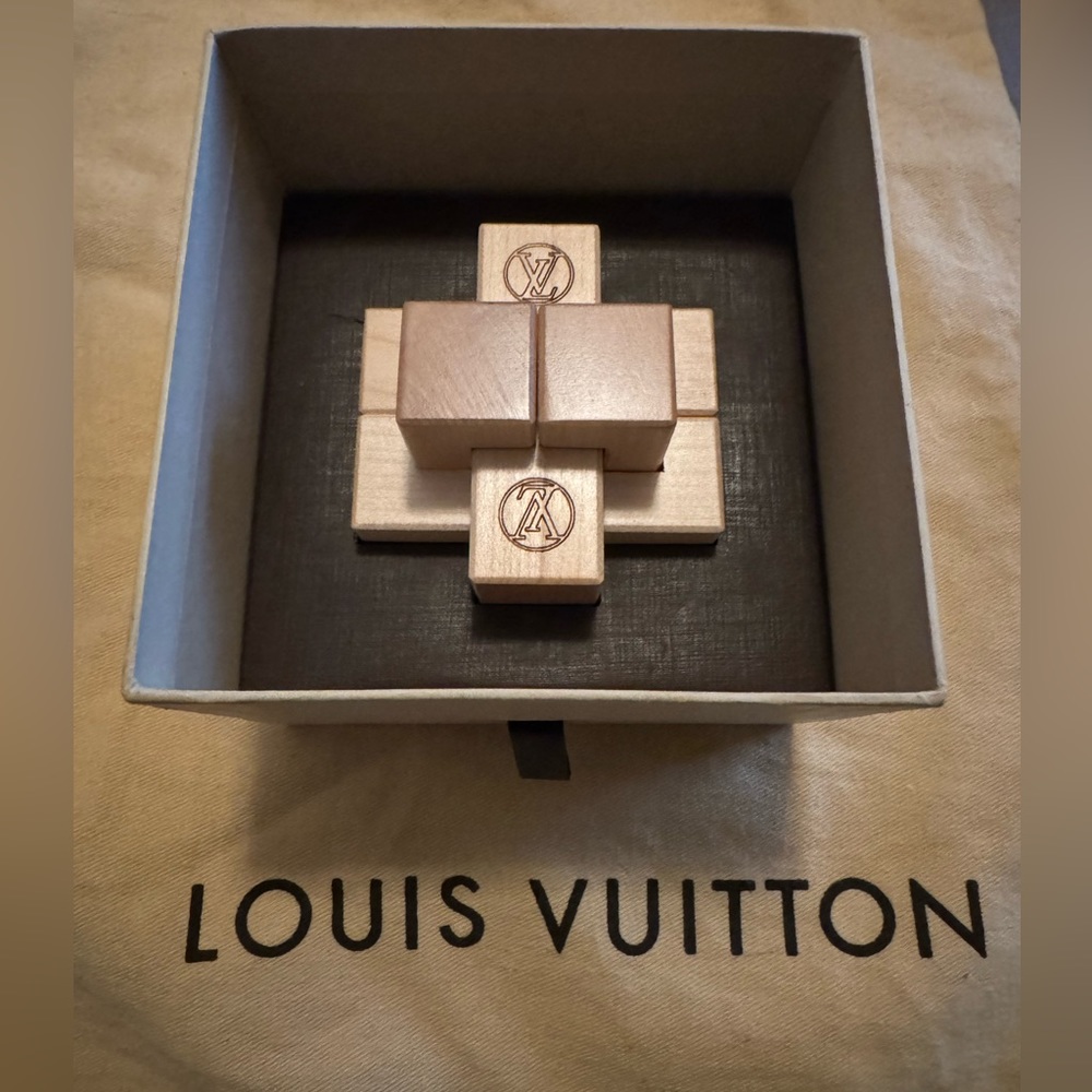 Louis Vuitton Patéki Puzzle Game
